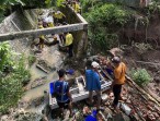 Tulisan “Pekanbaru Kota Bertuah” Roboh Diterpa Hujan dan Angin Kencang
