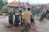 Banjir Lahar Dingin Gunung Marapi Putuskan Jalan Lintas Bukittinggi-Padang