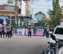 Demo Mahasiswa UMRI di Depan Polda Riau Diprotes Pedagang Takjil Pekanbaru