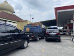 Harga BBM Tak Naik per 1 April 2026, Antrean Panjang di SPBU Pekanbaru Tetap Mengular