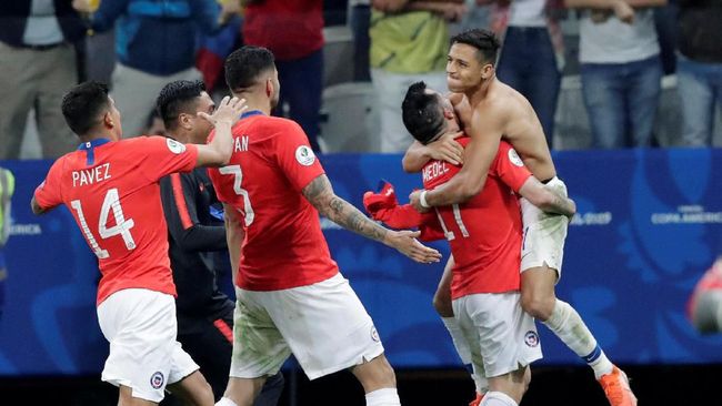 Dua Gol Dianulir, Chile Kalahkan Kolombia Lewat Adu Penalti