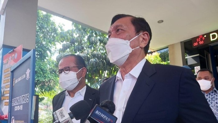 Luhut Minta Pejabat-Rakyat Tak Diadu soal Dispensasi Karantina, Sindir Susi?