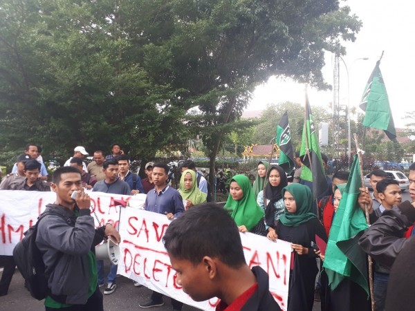 HMI Demo di DPRD Riau, Tolak Kebijakan Impor Beras