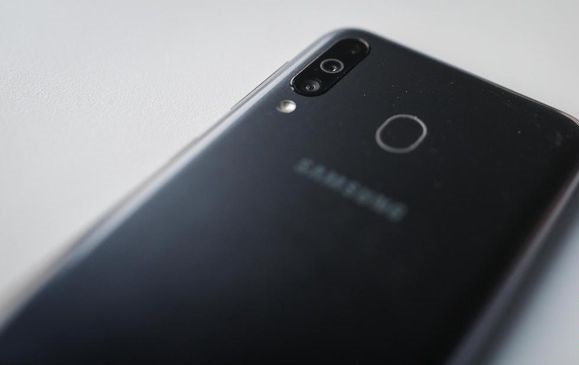 Samsung Siapkan Ponsel dengan Sensor Kamera 108 MP