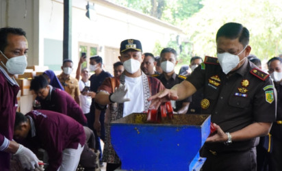 Kejati Riau Musnahkan 22,2 Juta Batang Rokok Ilegal, Lindungi Penerimaan Negara