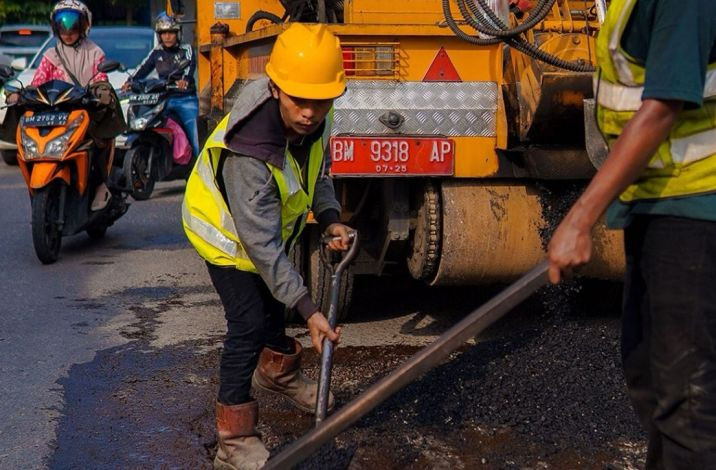 PUPR Pekanbaru Tambal Sulam 290 Titik Jalan Selama Januari-April 2025