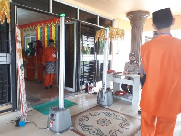 Perkuat Keamanan, Polisi Pasang Metal Detector di Gedung KPU Riau