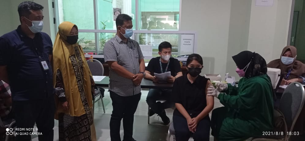 Perdana, 351 Nakes Di RSD Madani di Suntik Vaksin Moderna