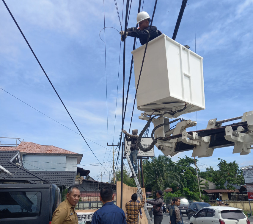Pemko Pekanbaru Mulai Tertibkan Kabel Fiber Optik, Dialihkan ke Bawah Tanah