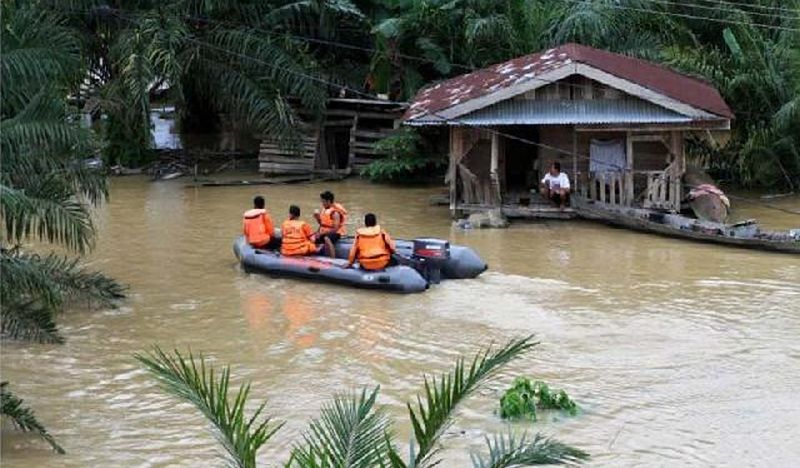 Gubernur Riau Minta BPBD dan DinSos Tanggap Pantau Perkembangan Banjir