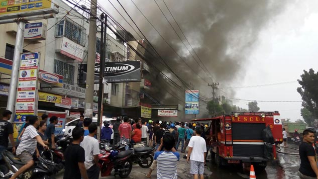 Kebakaran di Jalan Harapan Raya, 3 Ruko Ludes Terbakar