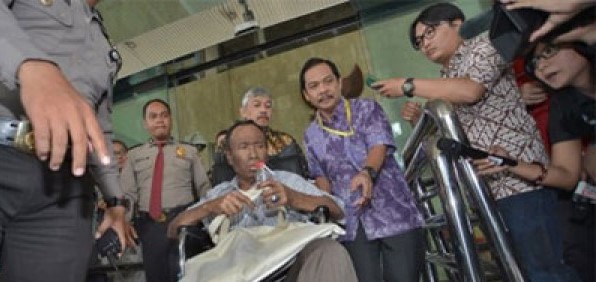 Meski Duduk Dikursi Roda, KPK Tetap Tahan Sugiharto