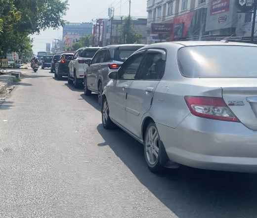 Akhir Pekan, Jalan Riau Pekanbaru Padat, Pusat Perbelanjaan Diserbu Warga