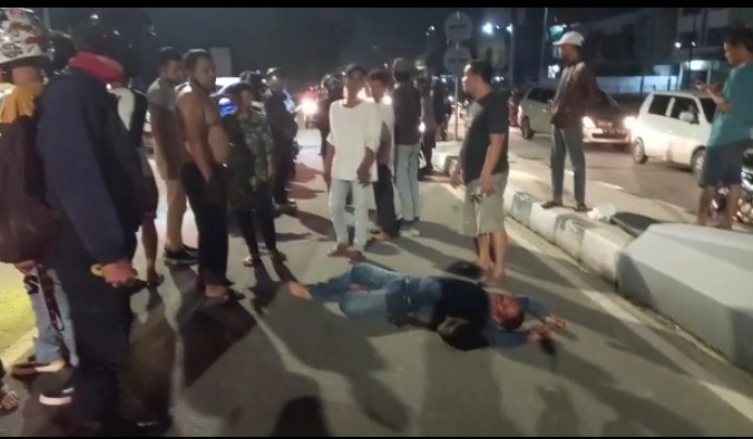 Pengendara Beat Dilarikan ke Rumah Sakit Setelah Senggol Pembatas Jalan Fly Over SKA