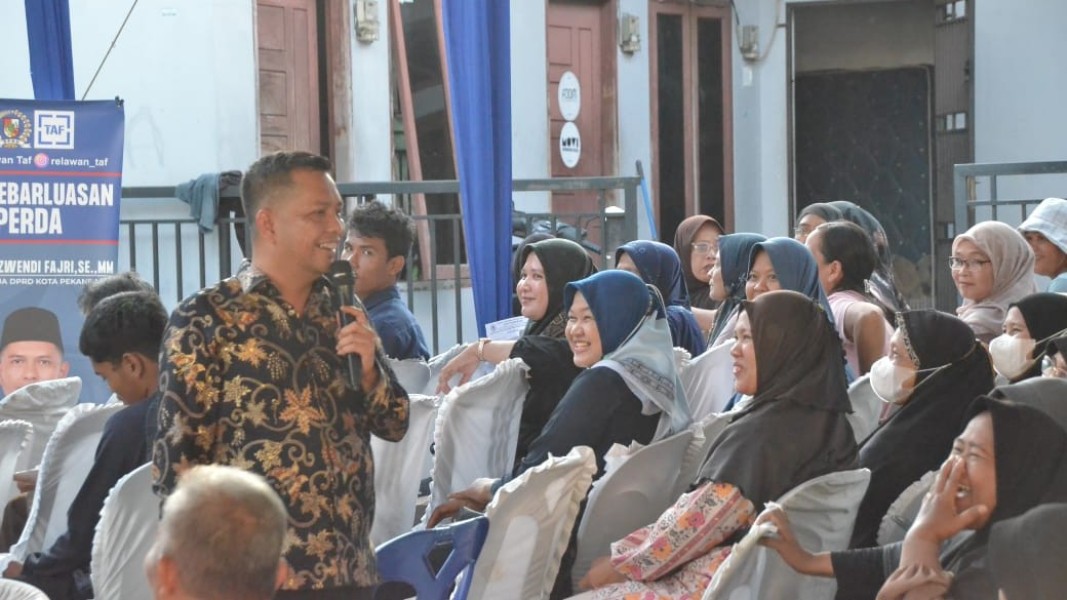 Wakil Ketua DPRD Tengku Azwendi Fajri Sosialisasikan Perda Trantibum kepada Warga Simpang Tiga