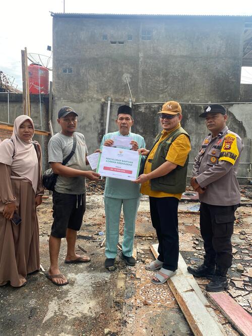 Baznas Riau Salurkan Bantuan Rp10 Juta ke Korban Kebakaran di Kandis, Siak
