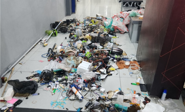 Razia Gabungan di Rutan Pekanbaru, Puluhan Barang Terlarang Disita Petugas