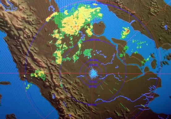 BMKG Ingatkan Masyarakat Waspadai Hujan Disertai Petir dan Angin Kencang