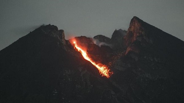 Gunung Merapi Keluarkan 18 Guguran Lava Sejak Selasa Malam