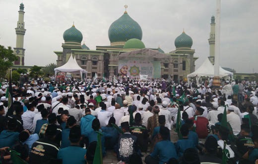 Kaum Muslimin Hadiri Tabligh Akbar di Masjid Agung An Nur