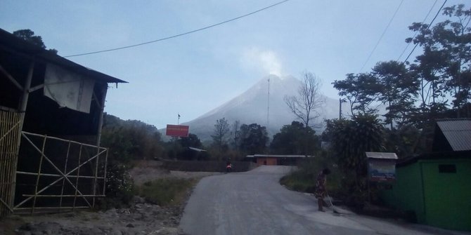 Gunung Merapi kembali mengalami letusan freatik