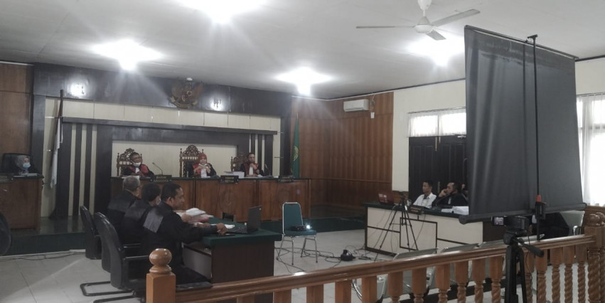 Hakim Sakit, Sidang Vonis Suap Bupati Bengkalis Non Aktif Amril Mukminin Ditunda