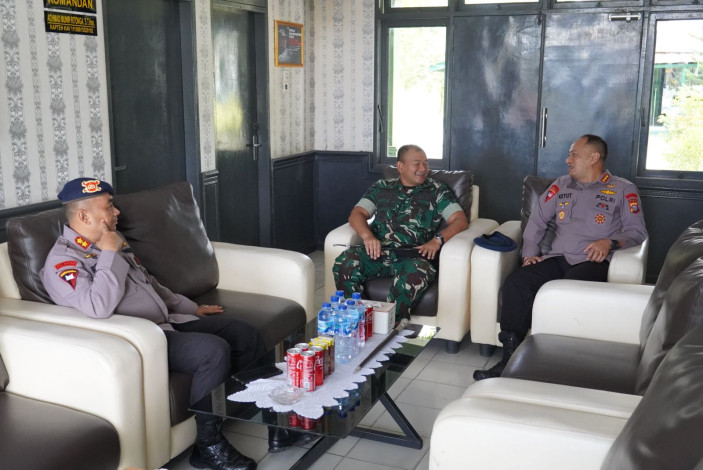 Perkuat Stabilitas Keamanan, Brimob Polda Riau Kunjungi Batalyon Parako 462 Pasgat