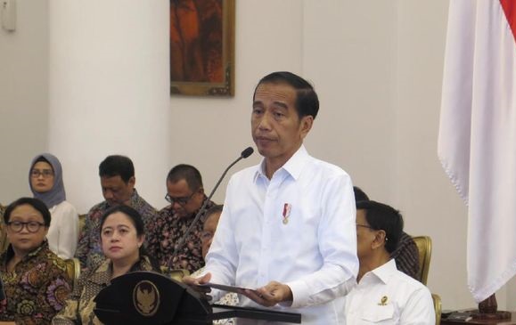 Media Asing Soroti Jokowi Minum Jamu untuk Tangkal Corona