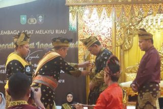 Kapolri Listyo Sigit Terima Anugerah Adat Tertinggi 