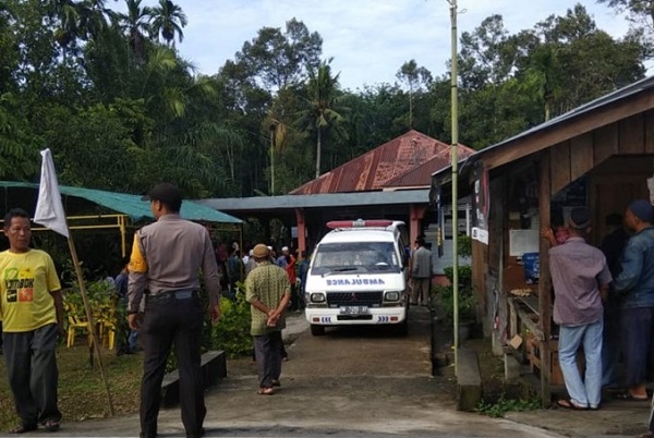 Jenazah Penyerang Polda Riau Dijemput Keluarga Subuh Tadi