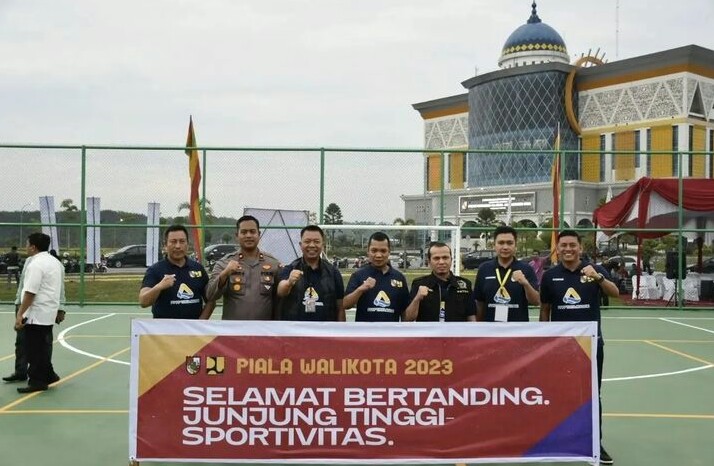 Ikut Peresmian Sport Center Tenayan, Ketua DPRD Sabarudi Juga Nonton Dua Sekaligus Turnamen Olahraga.