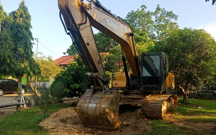 Selamatkan TNBT, Petugas Amankan Alat Berat dan 4 Terduga Pelaku