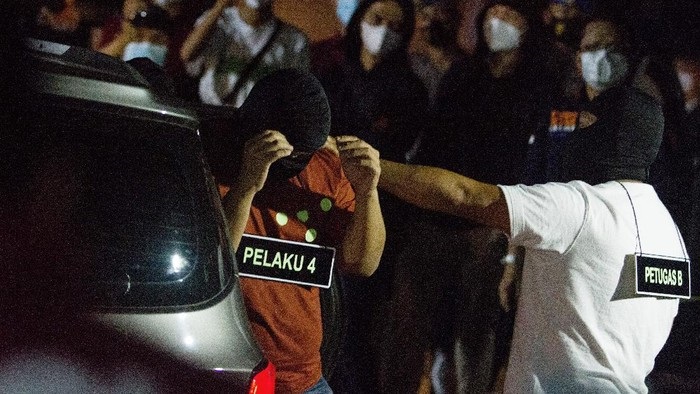Senjata Polisi Beralih Ketangan Laskar FPI hingga Merah di Leher Briptu Fikri