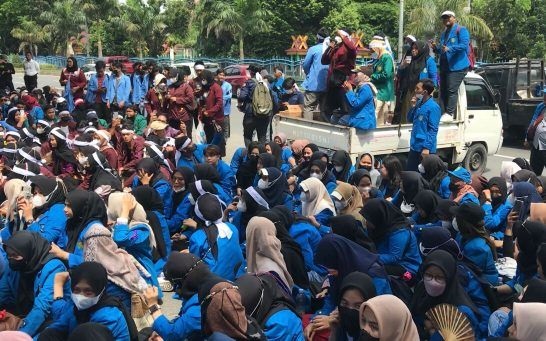 Ratusan Mahasiswa dan Dosen Unjuk Rasa di DPRD Riau, Ini Tuntutannya