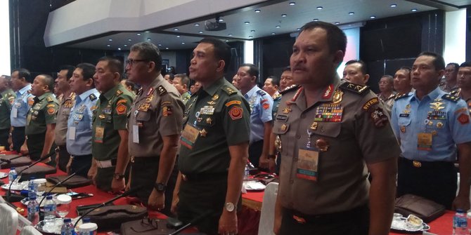 Kapolresta Pekanbaru Kombes Susanto didampingi Kapolsek Tampan, saat jumpa pers pengungkapan 8 Kilog