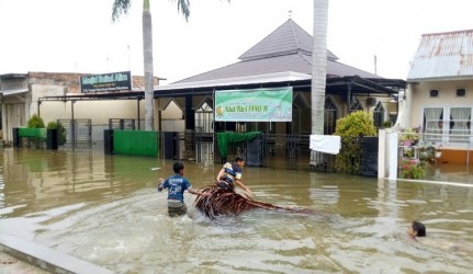 Riau Mulai Musim Hujan, Gubernur Imbau Kepala Daerah Antisipasi Banjir