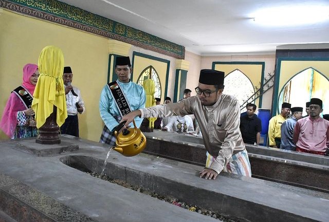 Pimpinan DPRD Pekanbaru dan Pejabat Kenang Pendiri Pekanbaru dalam Ziarah Makam Marhum Pekan