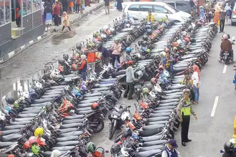 Pj Walikota Pekanbaru Ditantang Tuntaskan Masalah Parkir yang 'Bobrok'