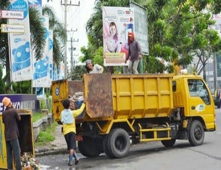 Libur Panjang, Pasukan Kuning Tetap Bersihkan Sampah
