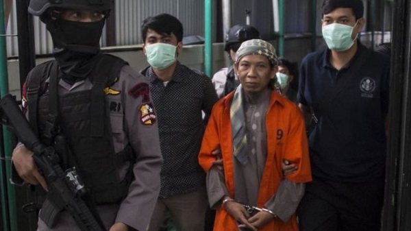Didakwa sebagai otak lima aksi teror, Aman Abdurrahman menolak didampingi pengacara