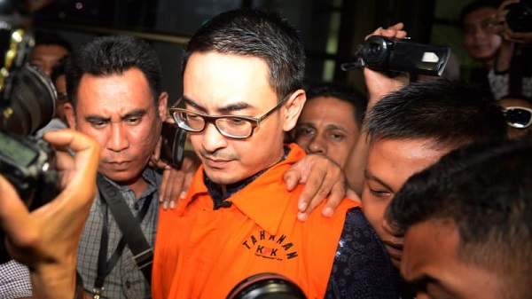 KPK Periksa Zumi Zola Sebagai Tersangka