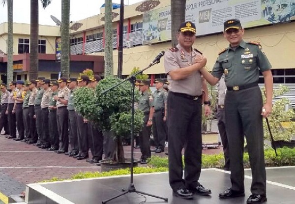 Wujudkan Sinergitas TNI dan Polri Danrem 031/WB Apel Pagi Bersama di Mapolda Riau