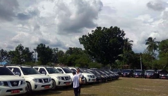 Belum Dibagikan, Ratusan Mobil Dinas Masih Terparkir di Rumah Dinas Gubernur Riau