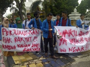 Gawat! Besok Kantor DPRD Riau “Dikepung”