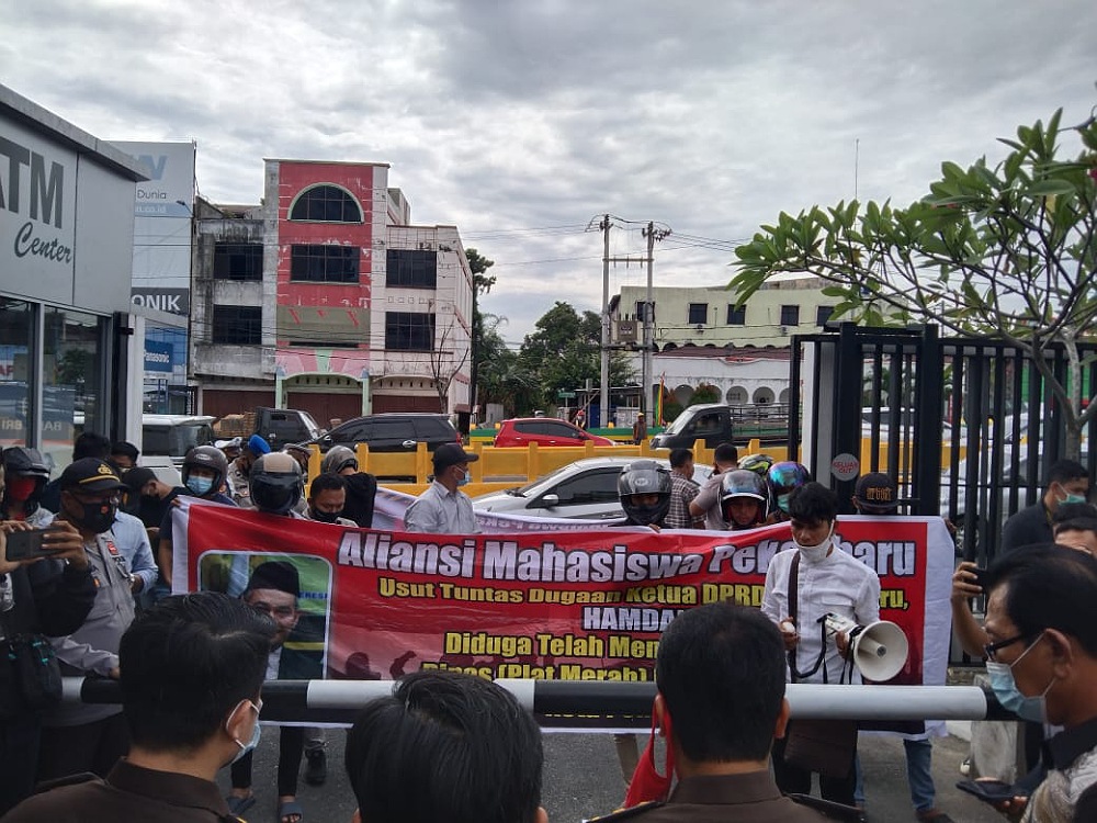 Aliansi Mahasiswa Desak Kejari Usut Tuntas Kasus Ketua DPRD Pekanbaru