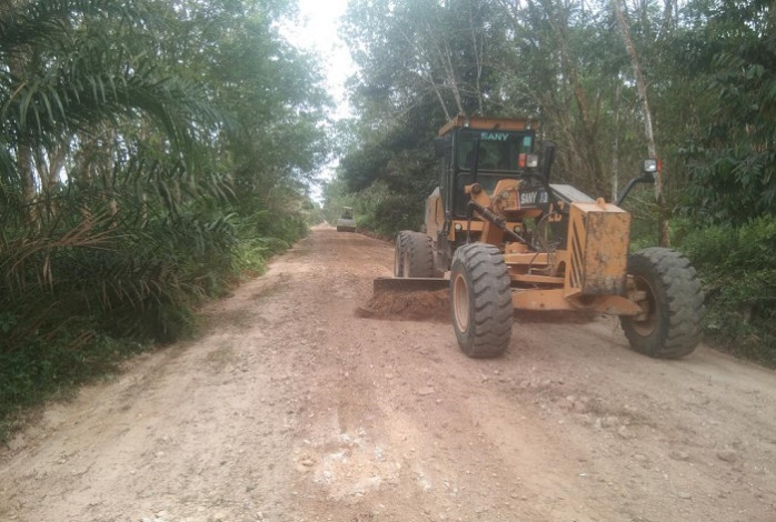 Dukung Pariwisata Daerah, PT RAPP Perbaiki Akses Jalan Wisata Desa Petai