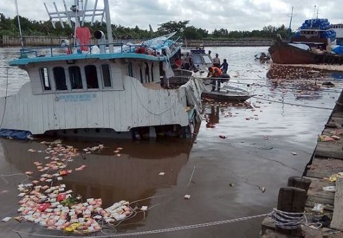 Ini Penyebab Kapal Logistik Karam di Sungai Siak