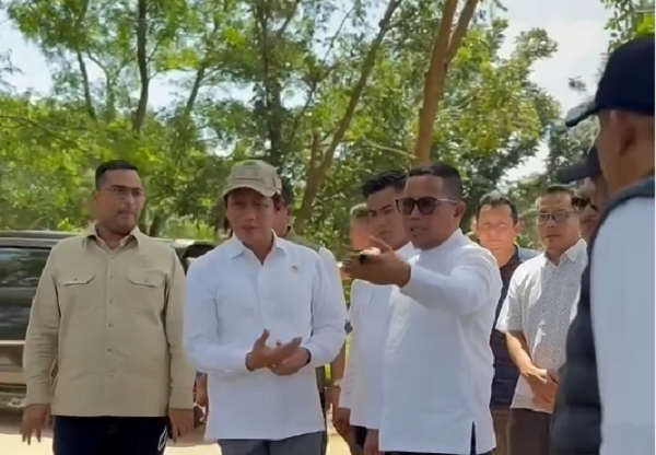Bupati Zukri Dampingi Menteri LH Tinjau TPA Kemang, Dorong Pelalawan Bebas Sampah