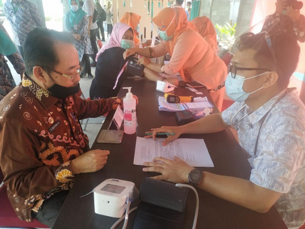 Vaksinasi Covid-19 untuk Sekda Bengkalis Ditunda, Ini Penyebabnya