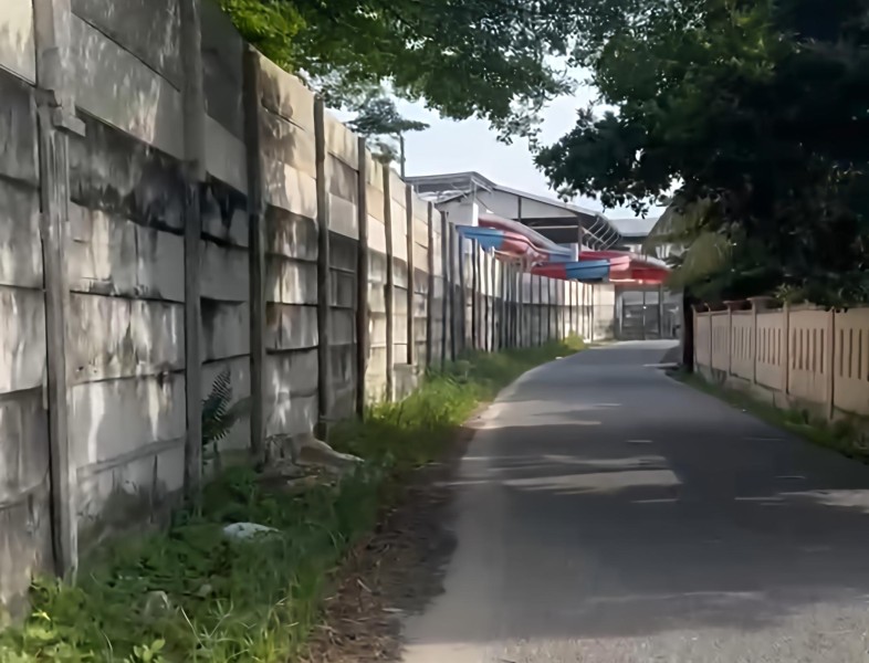 Pagar Beton Raksasa di Binawidya Dikeluhkan Warga, Satpol PP Turun Tangan